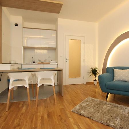 Riviera New Belgrade Apartment, Parking 5 Eur Per Day Kültér fotó